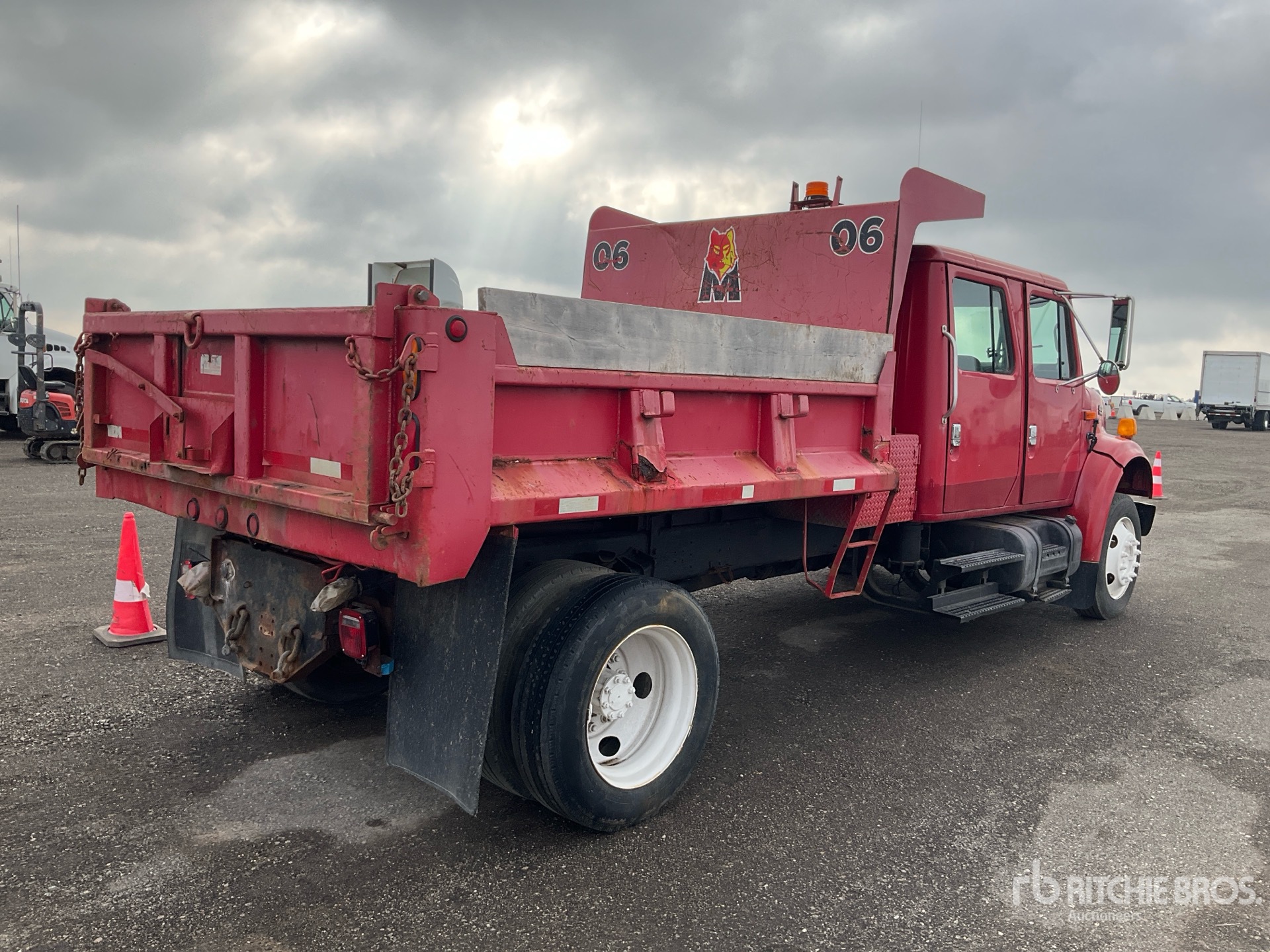 General Appearance with Picture, Right Rear Corner