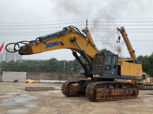 2017 XCMG XE900D Tracked Excavator
