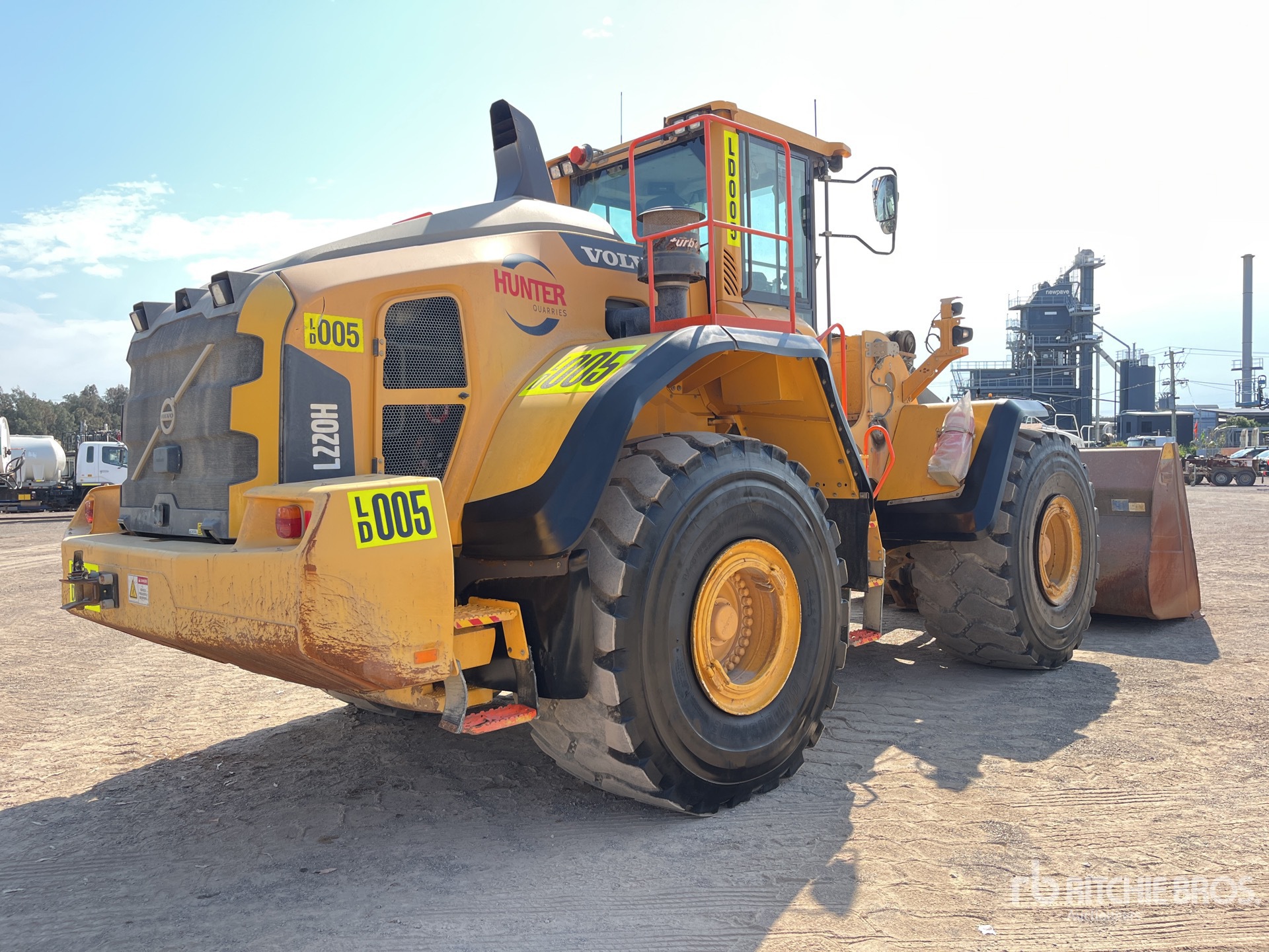 General Appearance with Picture, Right Rear Corner