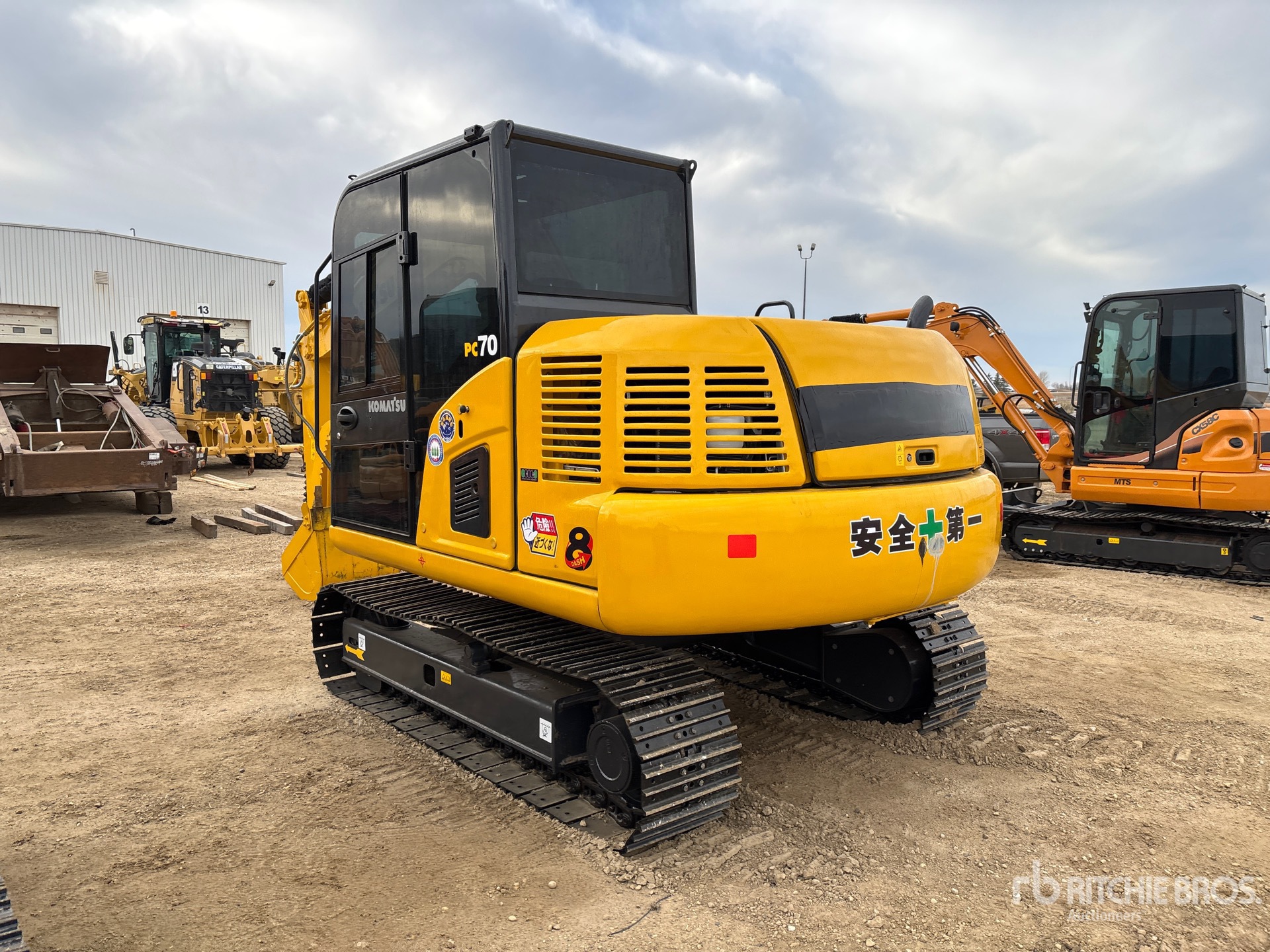 General Appearance with Foto, angolo posteriore sinistro