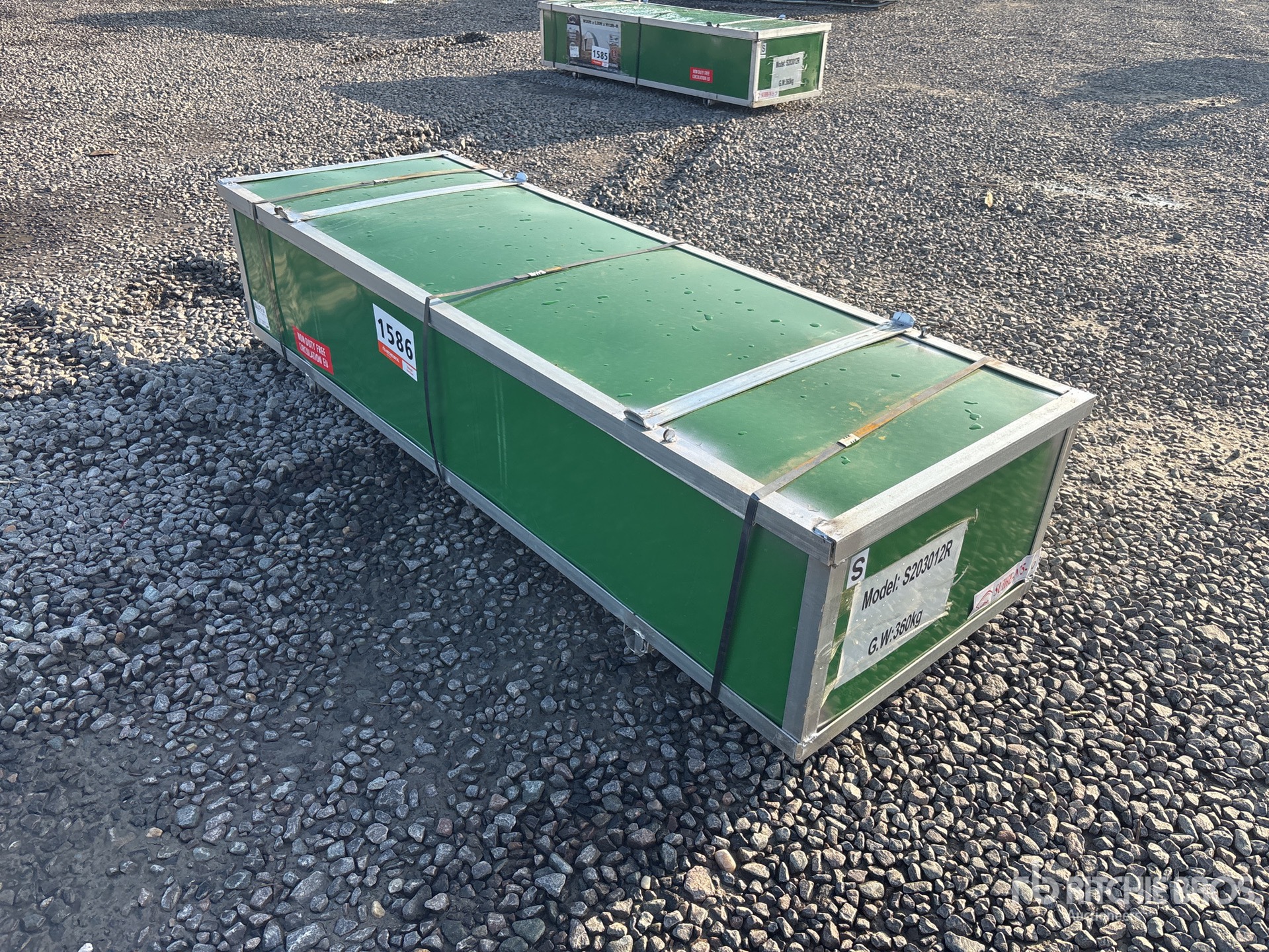 General Appearance with Picture, Right Front Corner