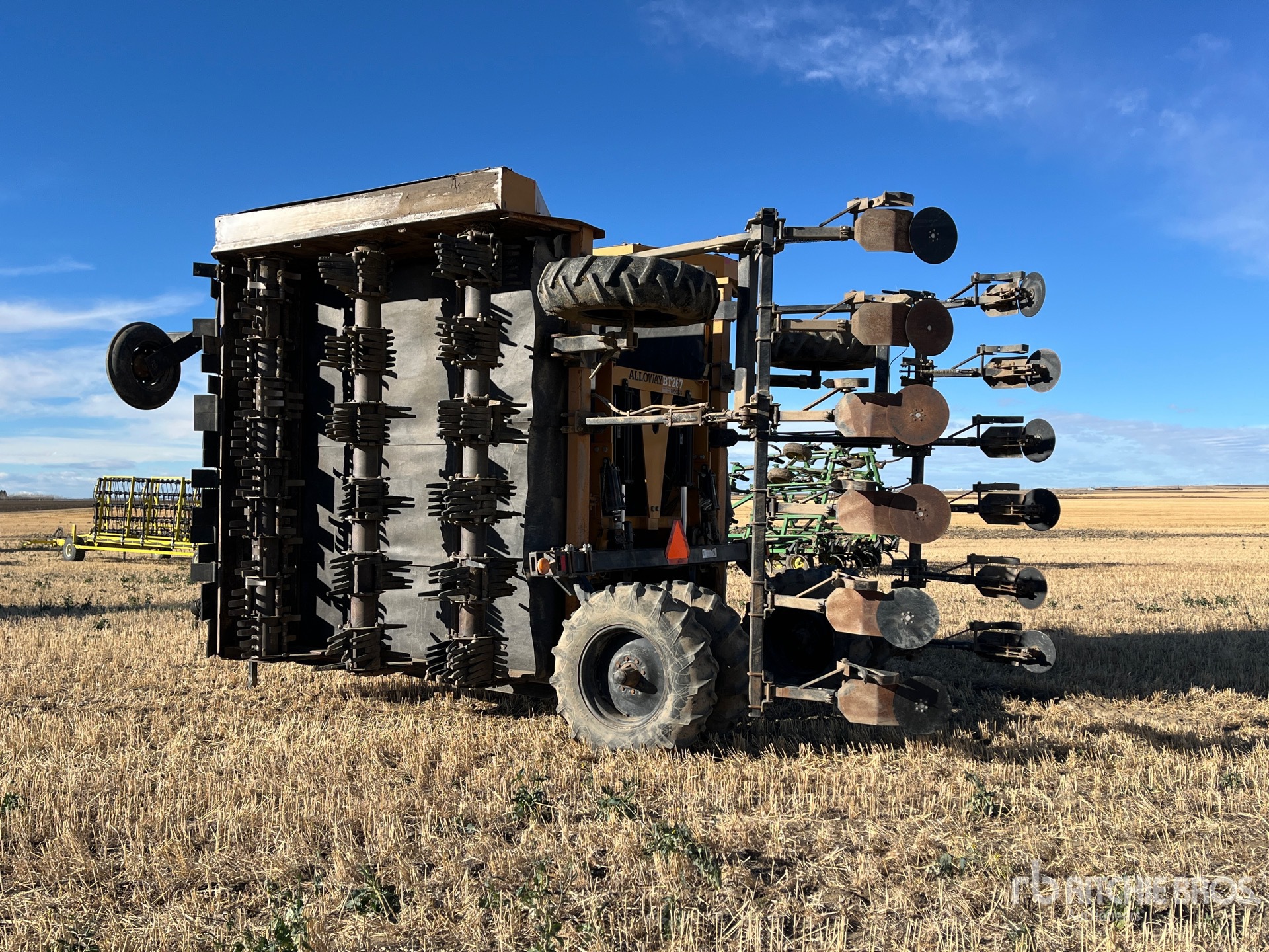 General Appearance with Foto, angolo posteriore sinistro