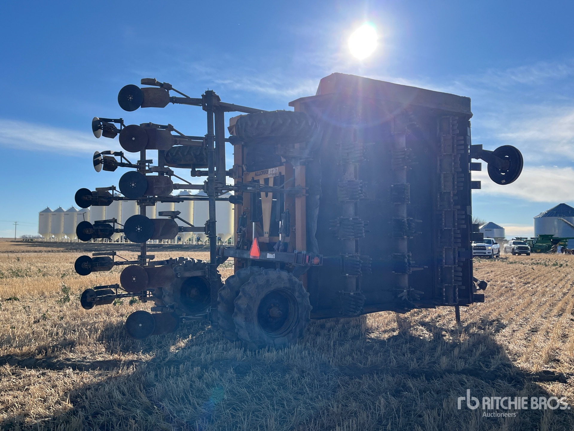 General Appearance with Foto, angolo anteriore sinistro