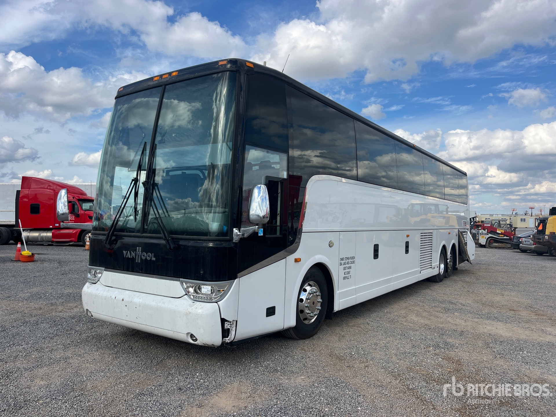 Photo of 2014 Van Hool 6x4