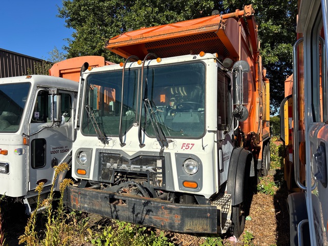 2013 Mack MRU633 8x4 Front Loader Waste Collection Truck (Inoperable) 2013 Mack MRU633 8x4 Front Loader Waste Collection Truck (Inoperable)