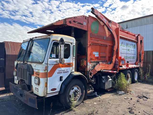 2018 Peterbilt 520 8x4 Front Loader Waste Collection Truck