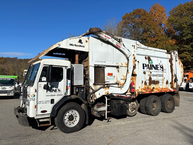 2014 Peterbilt 320 8x4 Front Loader Waste Collection Truck