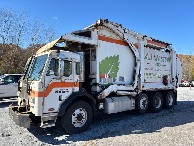 2016 Peterbilt 320 8x4 Front Loader Waste Collection Truck