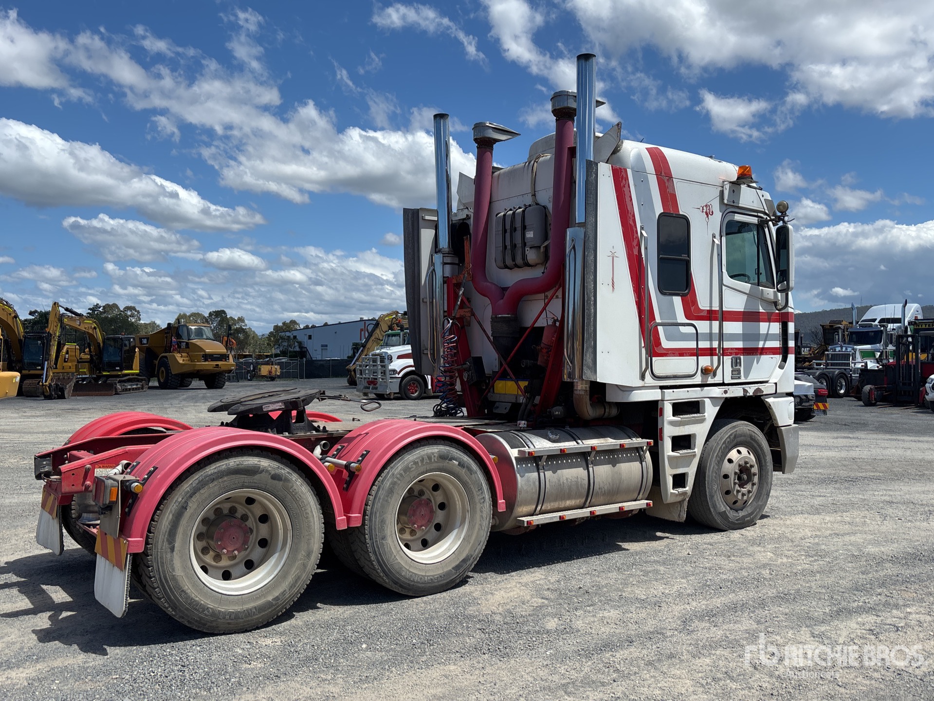 General Appearance with Foto, angolo posteriore sinistro