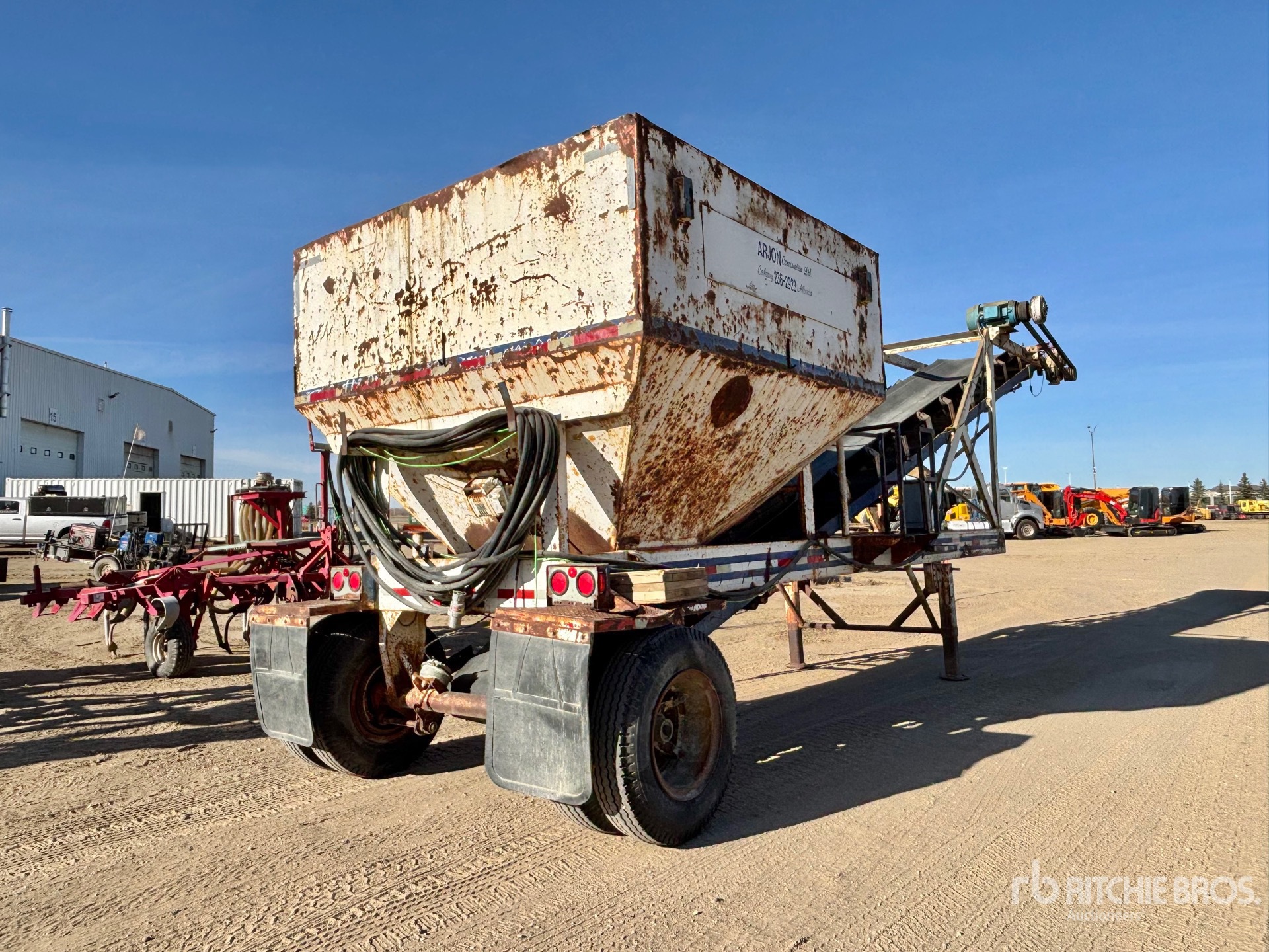 General Appearance with Foto, angolo anteriore sinistro