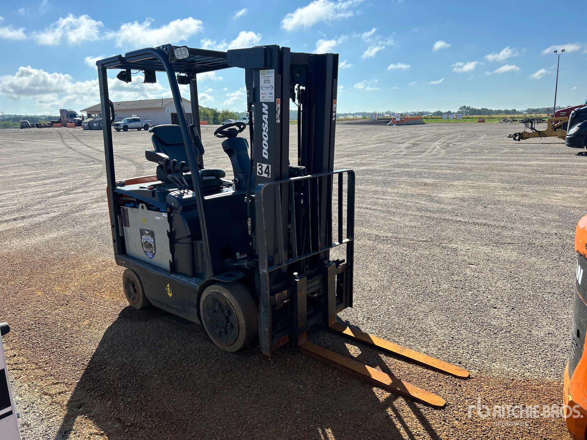 MONTACARGAS ELéCTRICO DOOSAN BC25S7