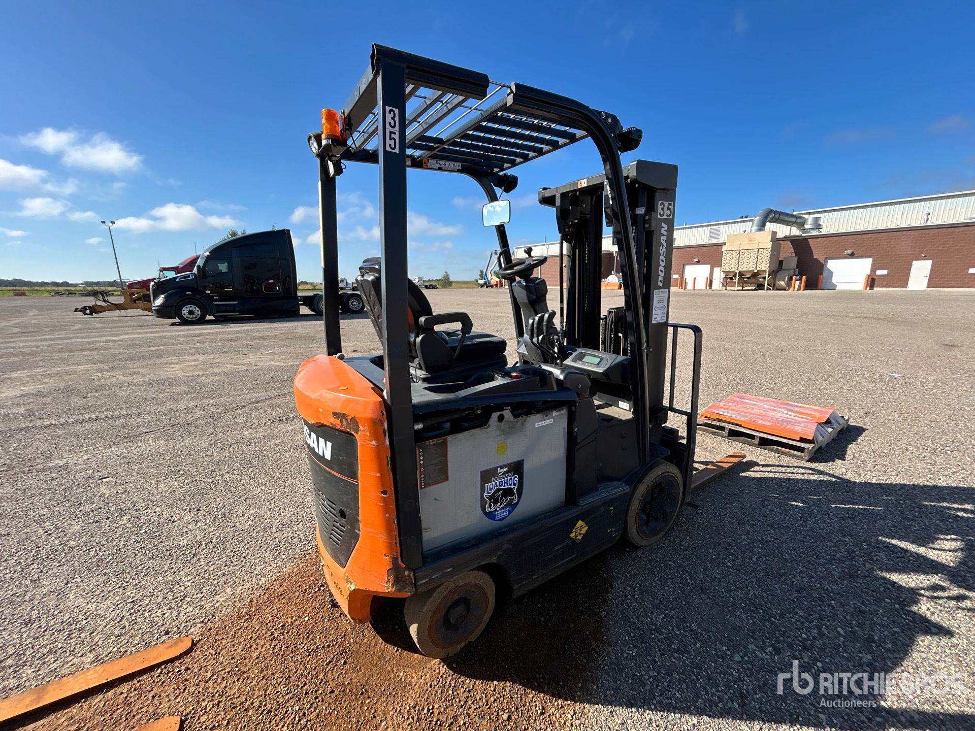 MONTACARGAS ELéCTRICO DOOSAN BC25S7