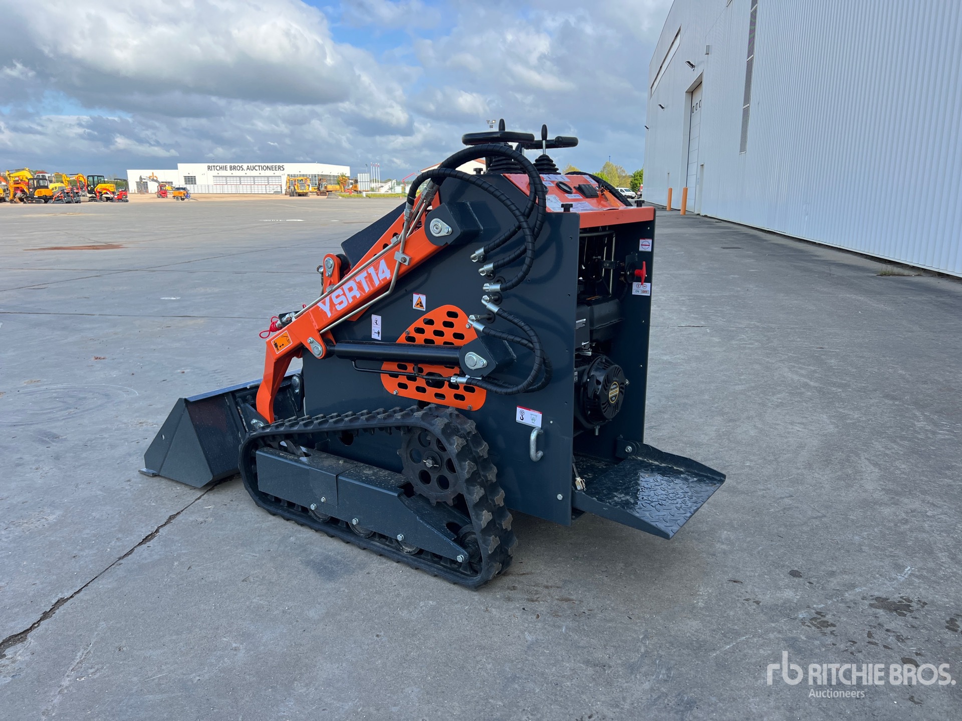 MINI CARGADOR SOBRE ORUGAS COMPACTO 2025 COMPAC YSRT14