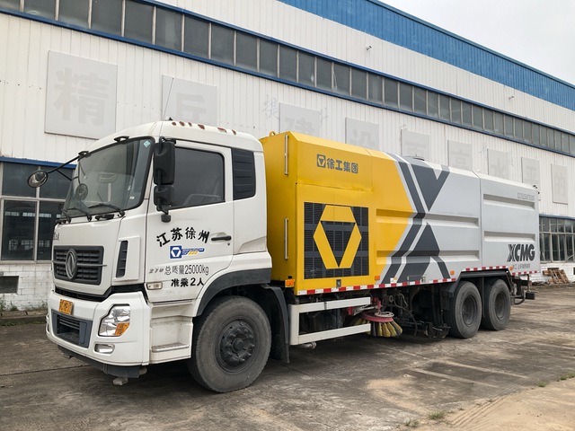 2019 XCMG XZJ5250TXSD5 on 2018 Dongfeng DFL1250A13 6x4 Sweeper Truck 2019 XCMG XZJ5250TXSD5 on 2018 Dongfeng DFL1250A13 6x4 Sweeper Truck