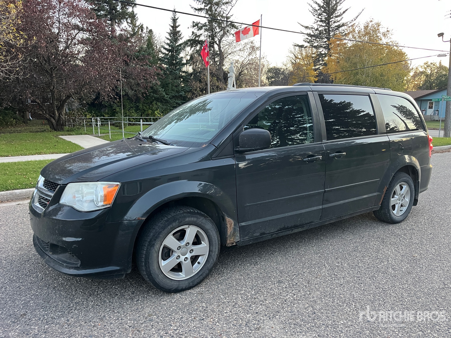 General Appearance with Picture, Left Front Corner