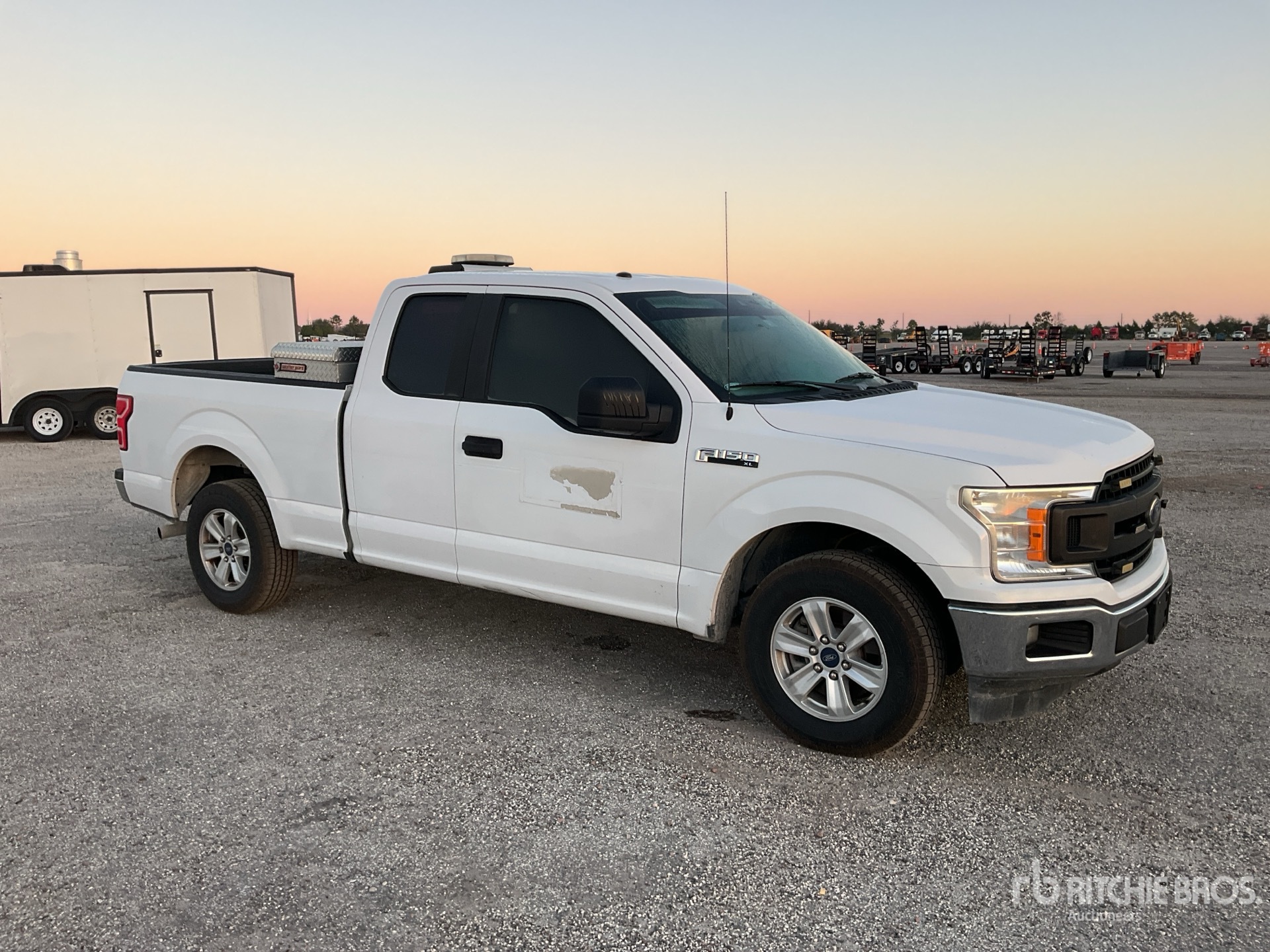 General Appearance with Picture, Right Front Corner