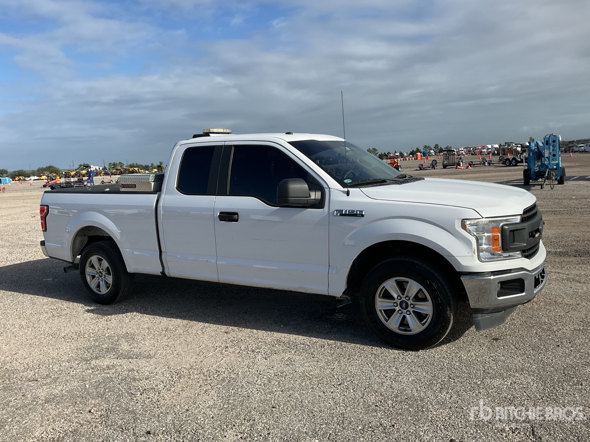 General Appearance with Picture, Right Front Corner