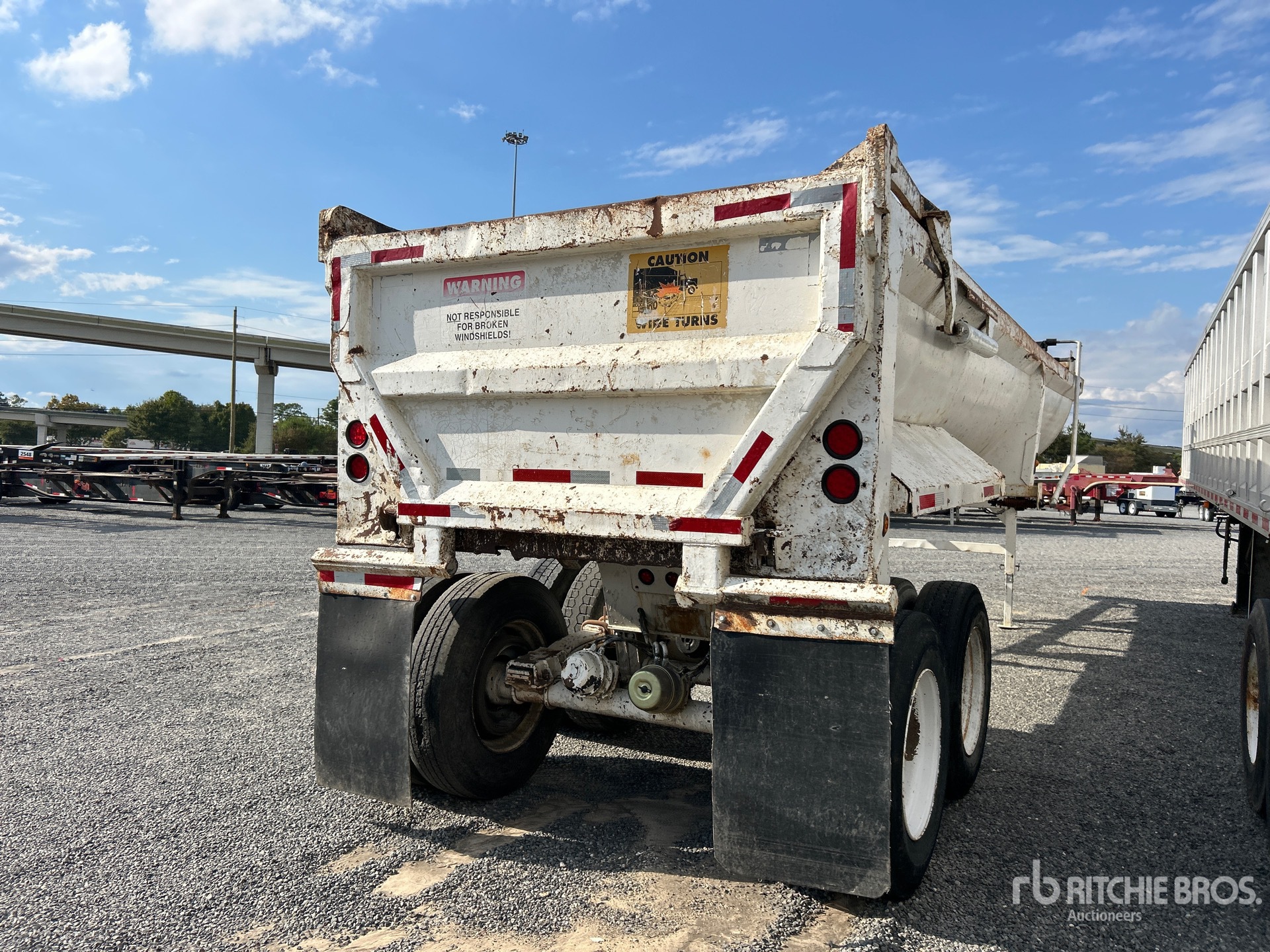 Aspect général with Image, coin arrière droit