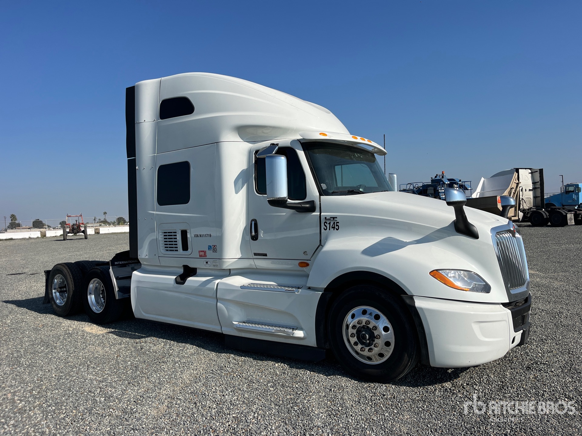 General Appearance with Foto, angolo anteriore destro