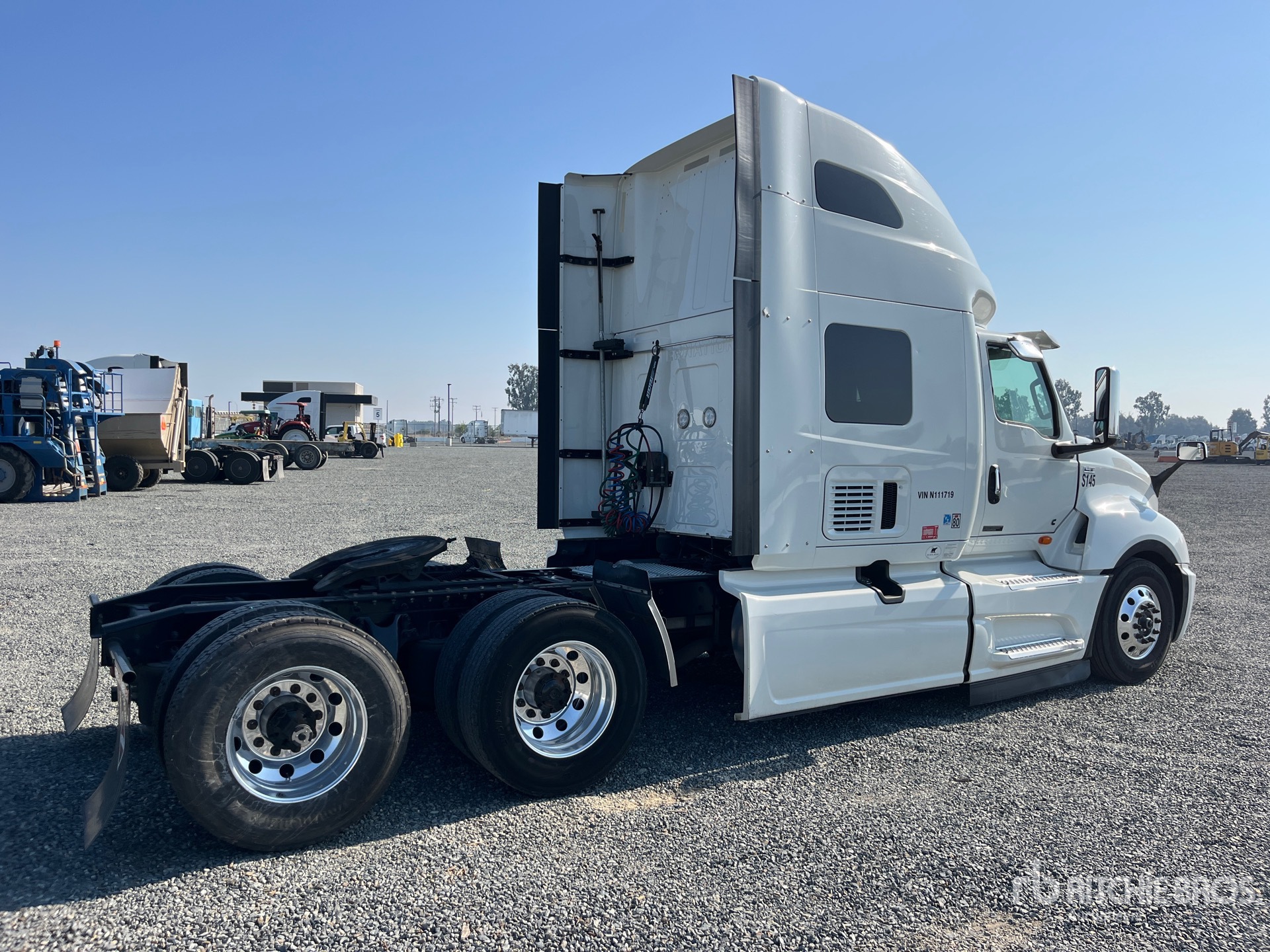 General Appearance with Foto, angolo anteriore sinistro