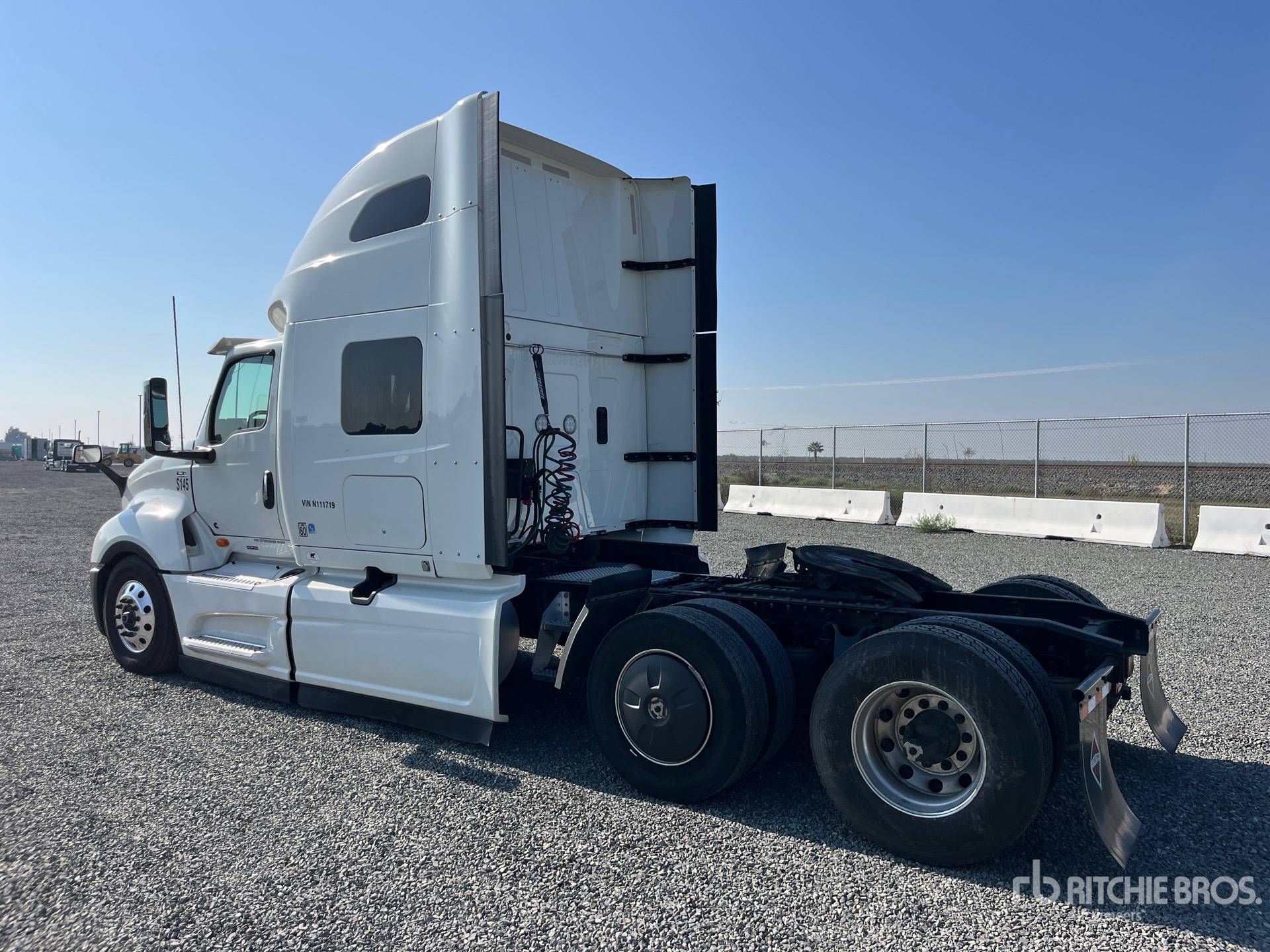 General Appearance with Foto, angolo posteriore sinistro