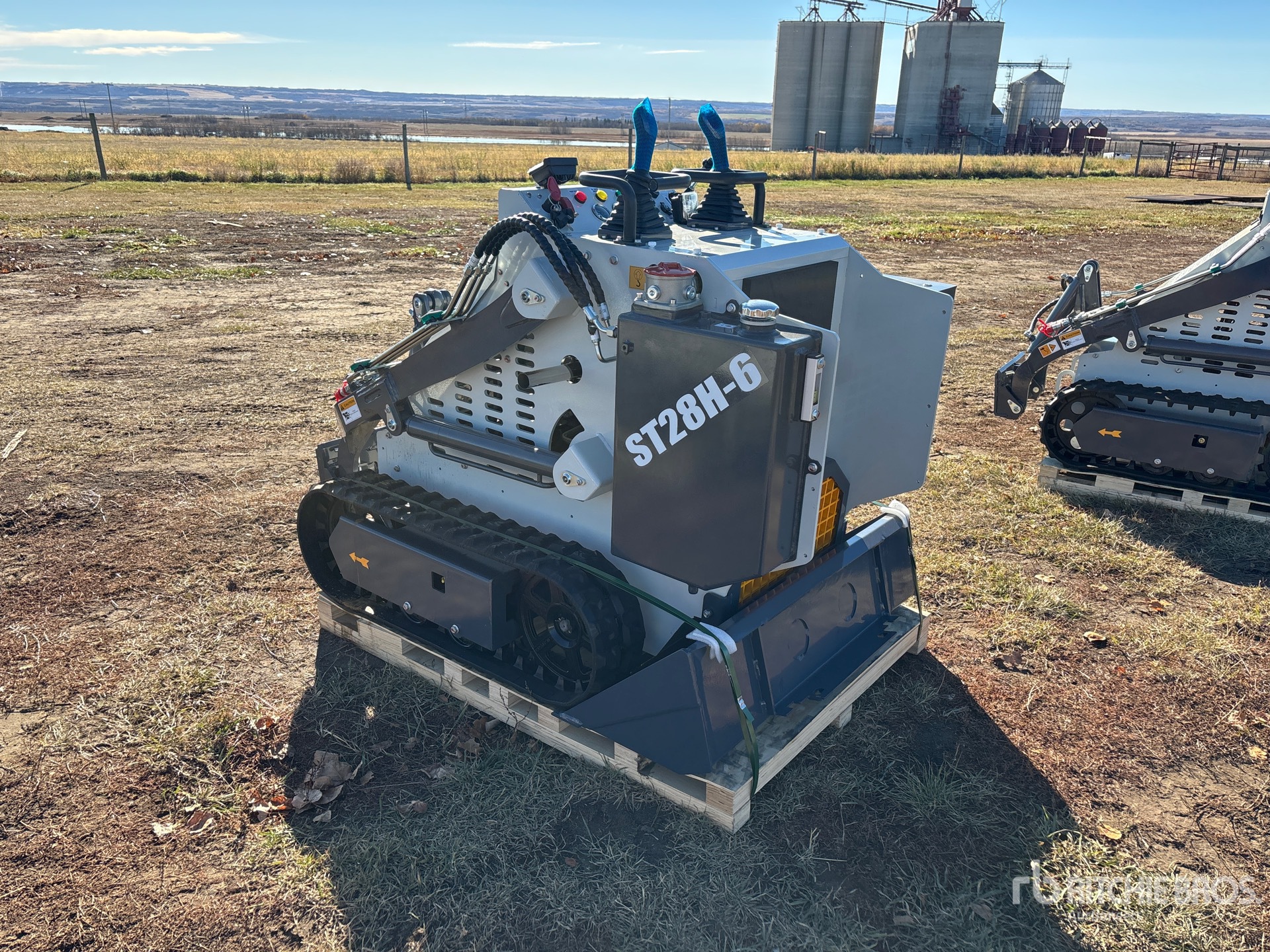 MINI CARGADOR SOBRE ORUGAS 2025 COMPAC ST28H6