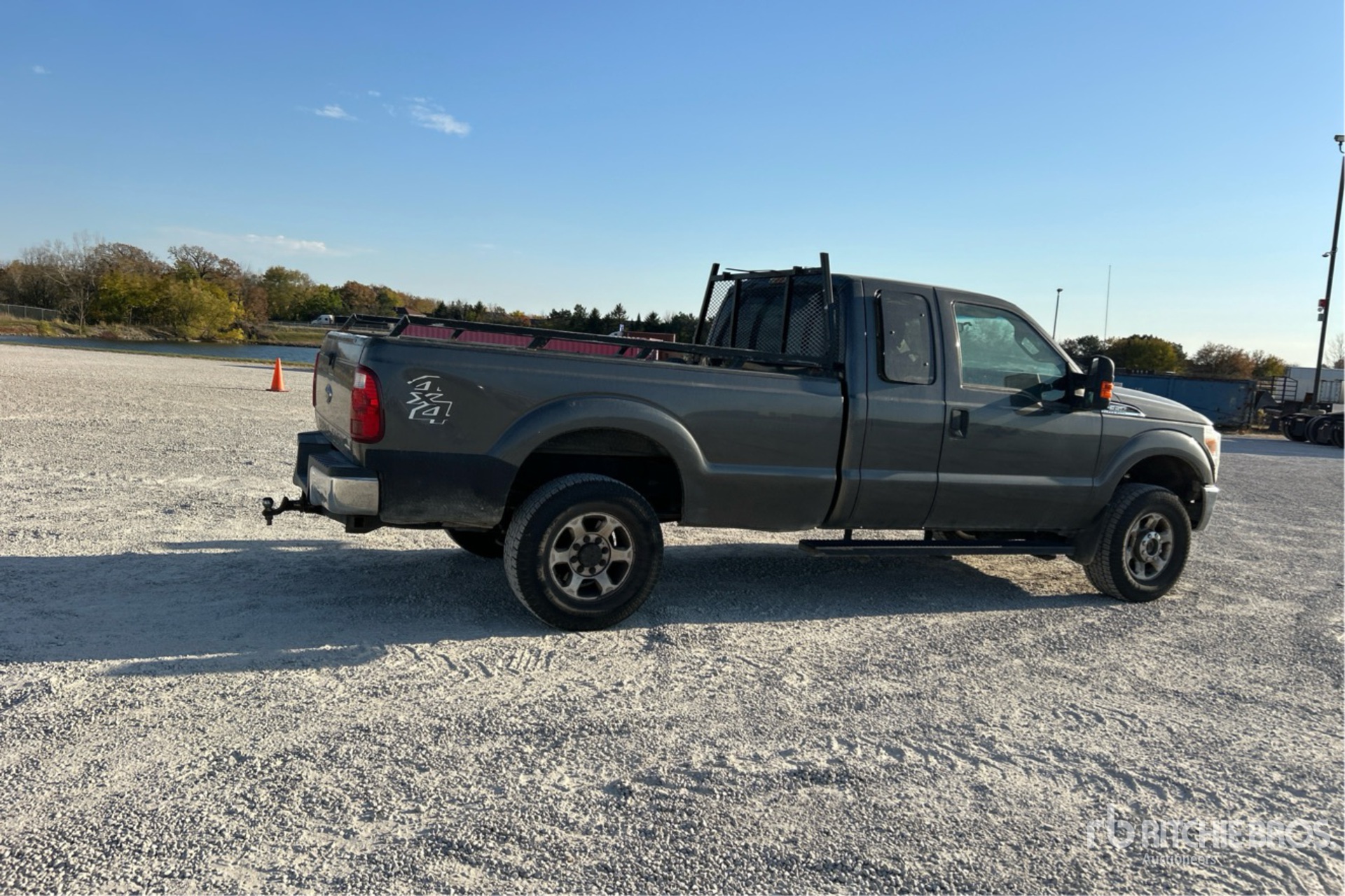 Aspect général with Image, coin arrière droit