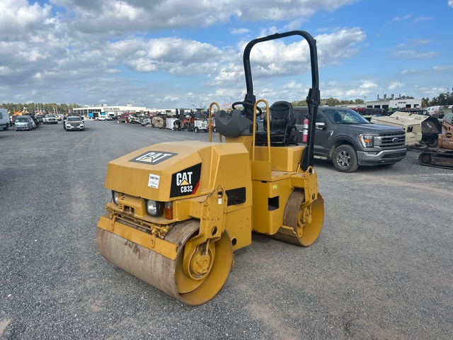 2010 Cat CB32 Double Drum Roller 2010 Cat CB32 Double Drum Roller