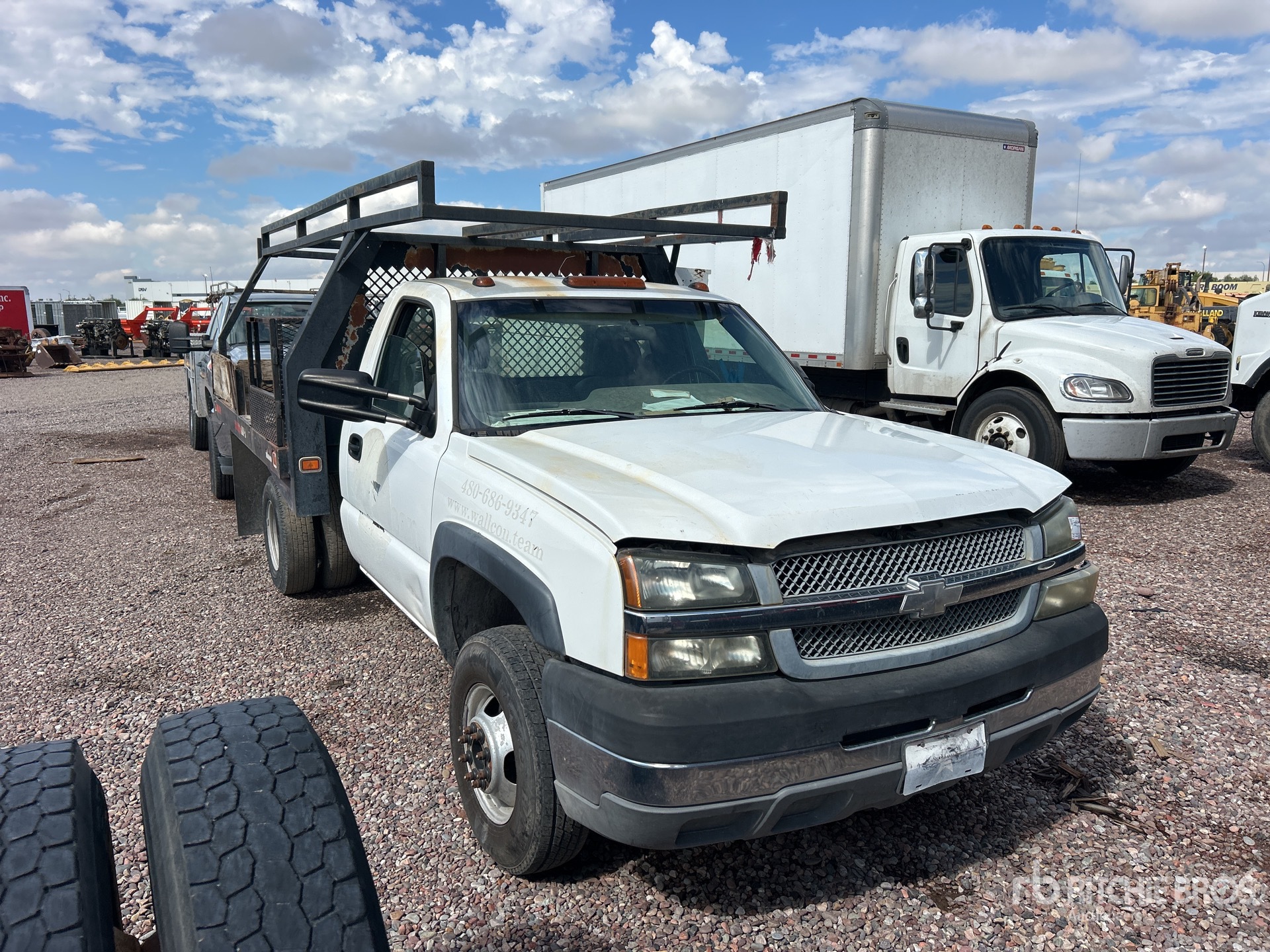 General Appearance with Picture, Right Front Corner