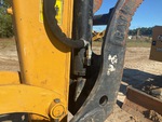 Hydraulics with Thumb Cylinder