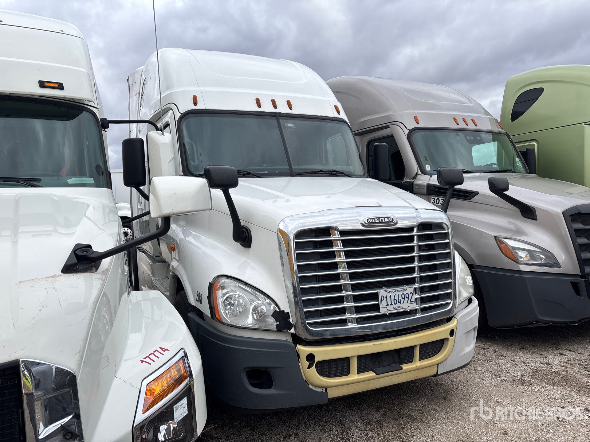 General Appearance with Bild, Ecke vorne rechts