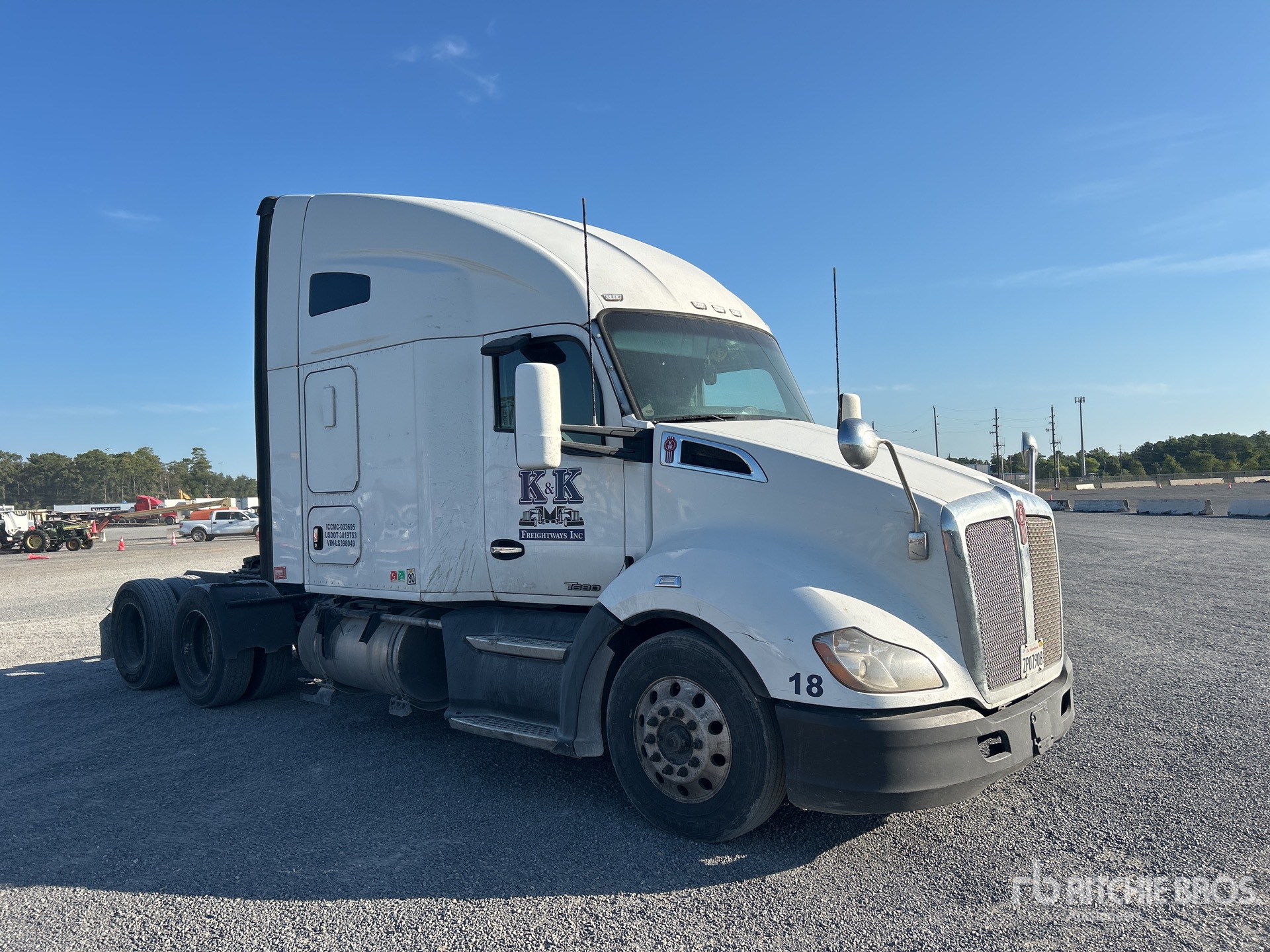 General Appearance with Picture, Right Front Corner