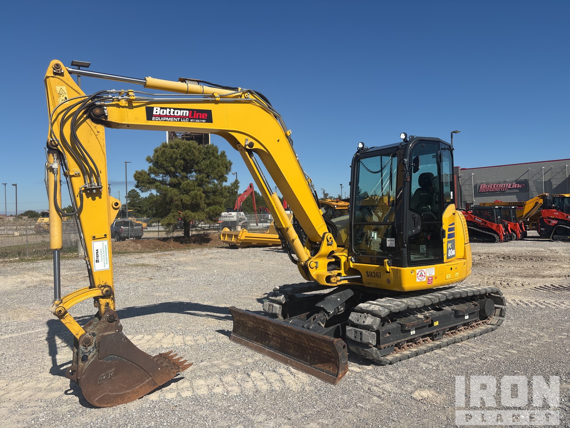 General Appearance with Bild, Ecke vorne links