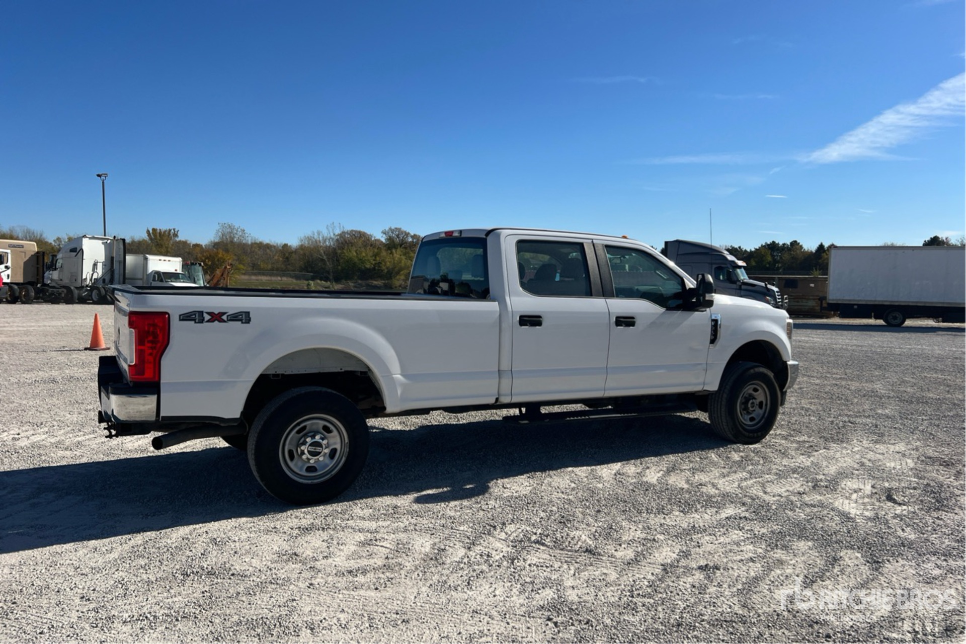 Aspect général with Image, coin arrière droit