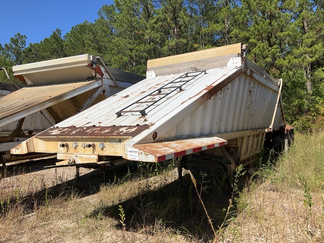 2010 CTS BDT-40 T/A Belly Dump Trailer 2010 CTS BDT-40 T/A Belly Dump Trailer