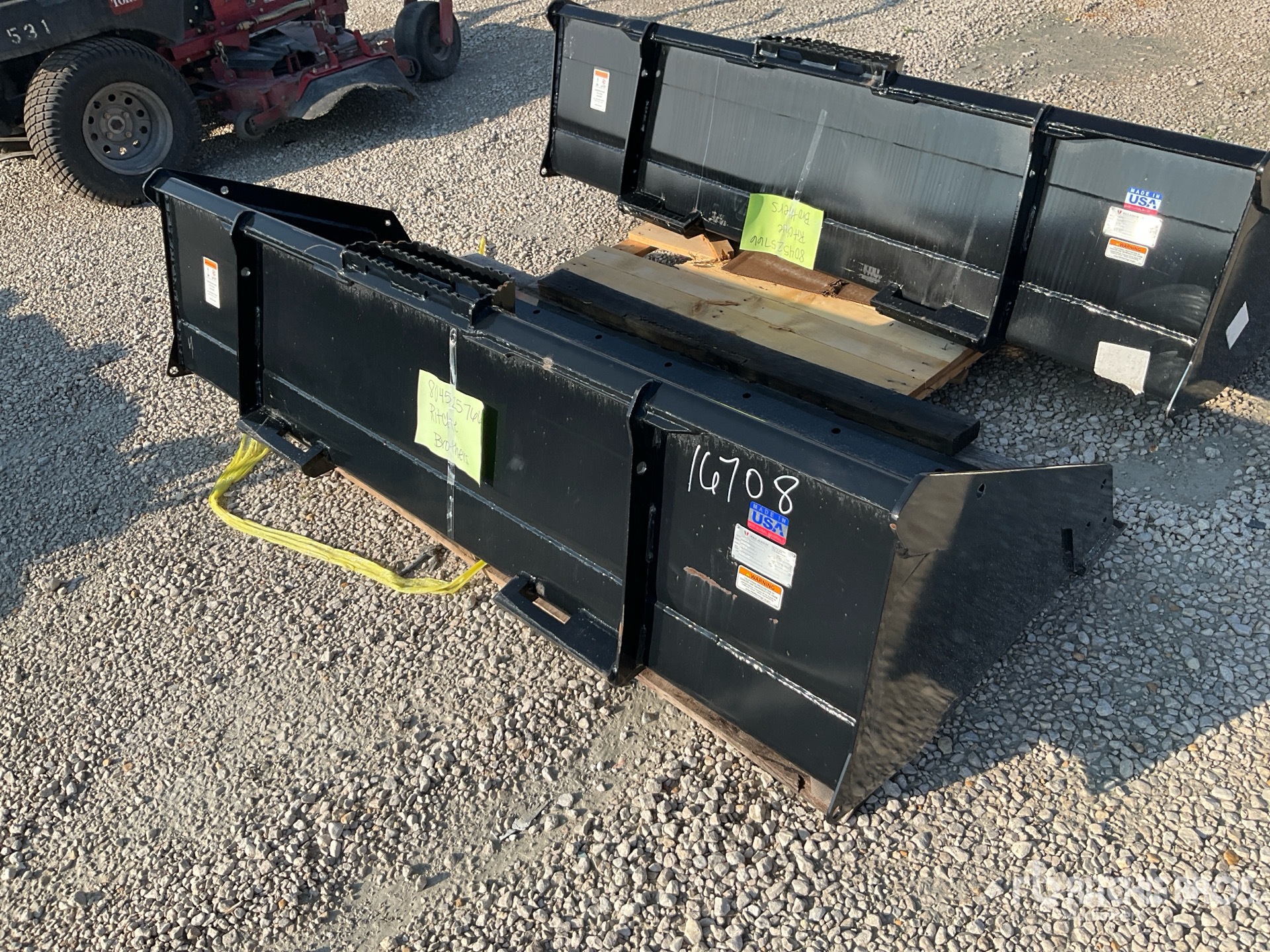 General Appearance with Picture, Right Rear Corner