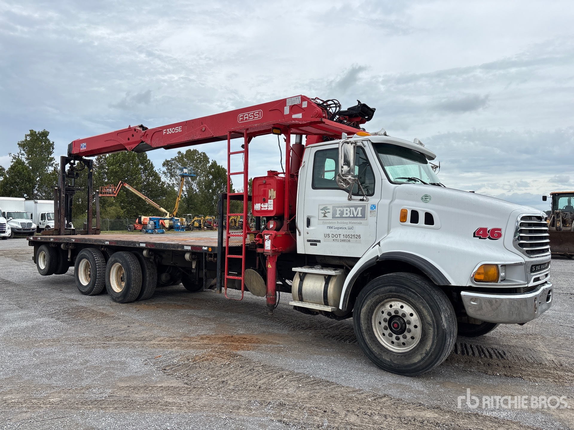GRúA ARTICULADA 2004 STERLING FASSI 5950 LB