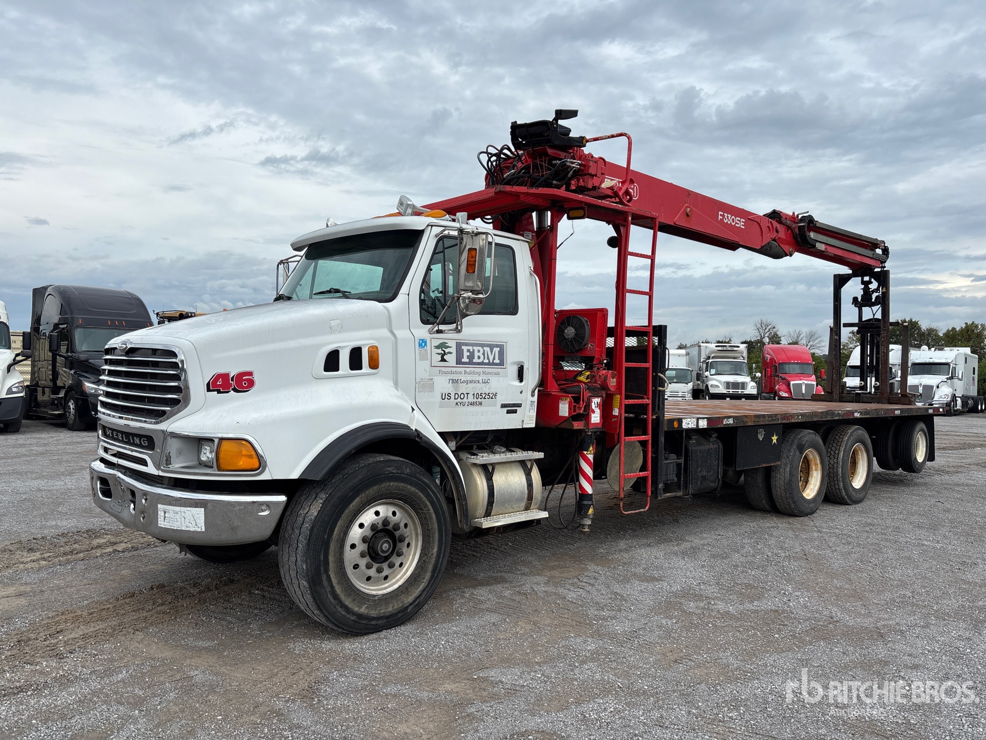 GRúA ARTICULADA 2004 STERLING FASSI 5950 LB