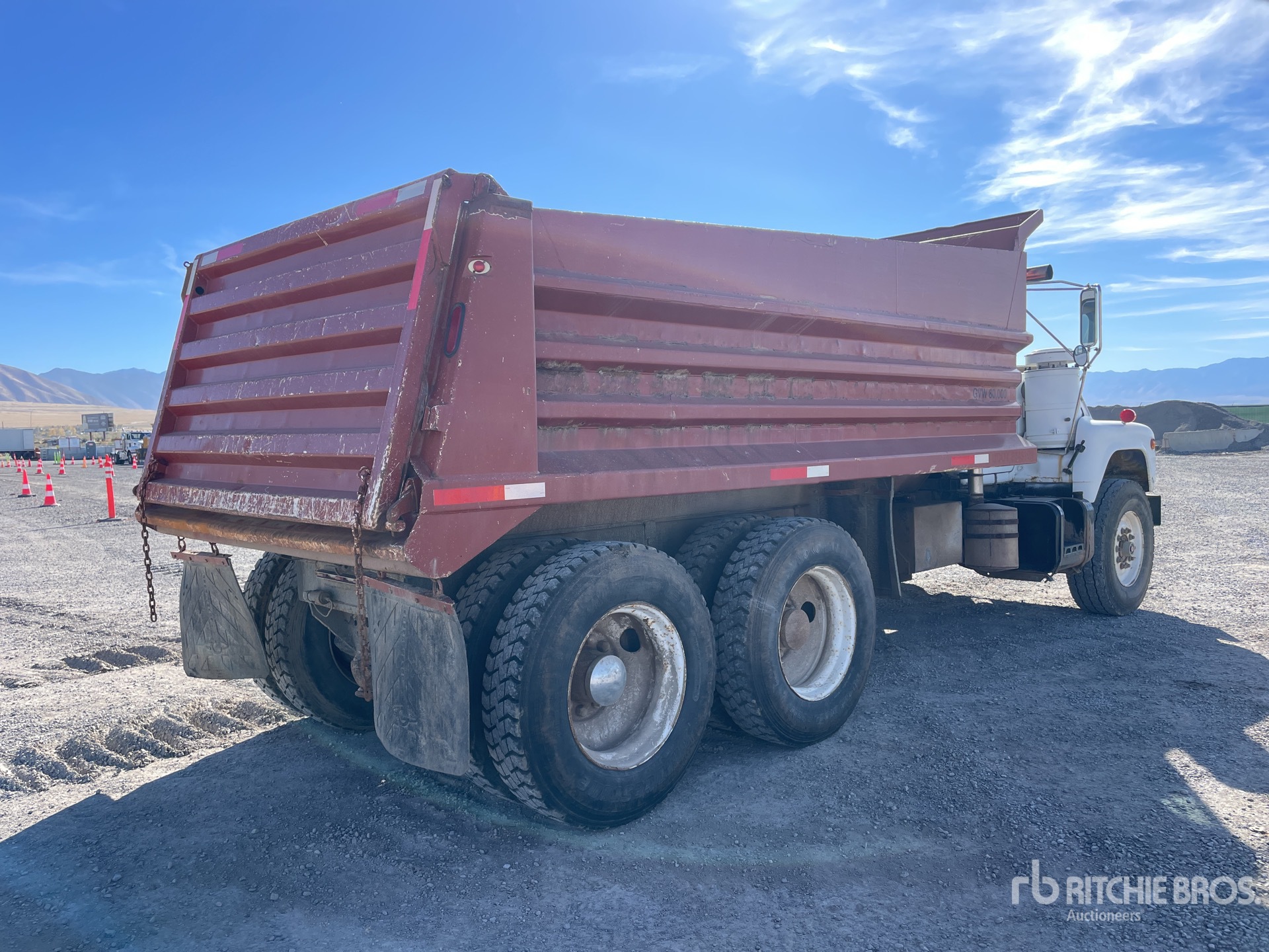 Aspect général with Image, coin arrière droit