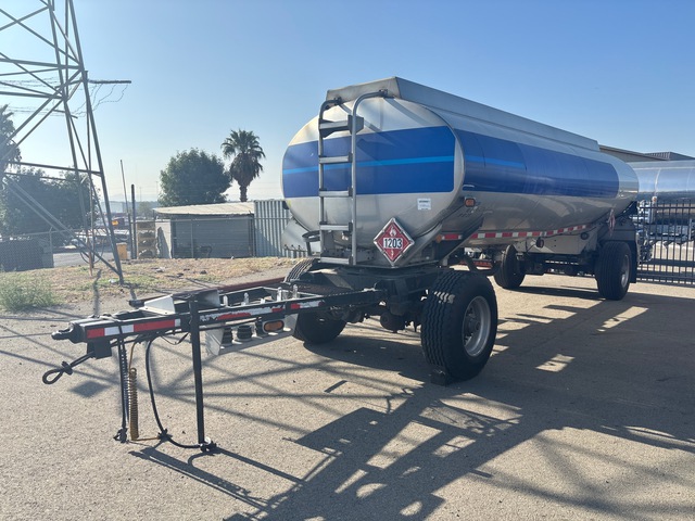 2000 Paramount Tank Inc 5200 gal T/A Drawbar Spread Axle Pup Tanker Trailer