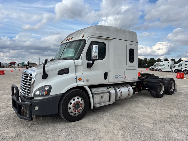 2019 Freightliner Cascadia 113 6x4 T/A Sleeper Truck Tractor