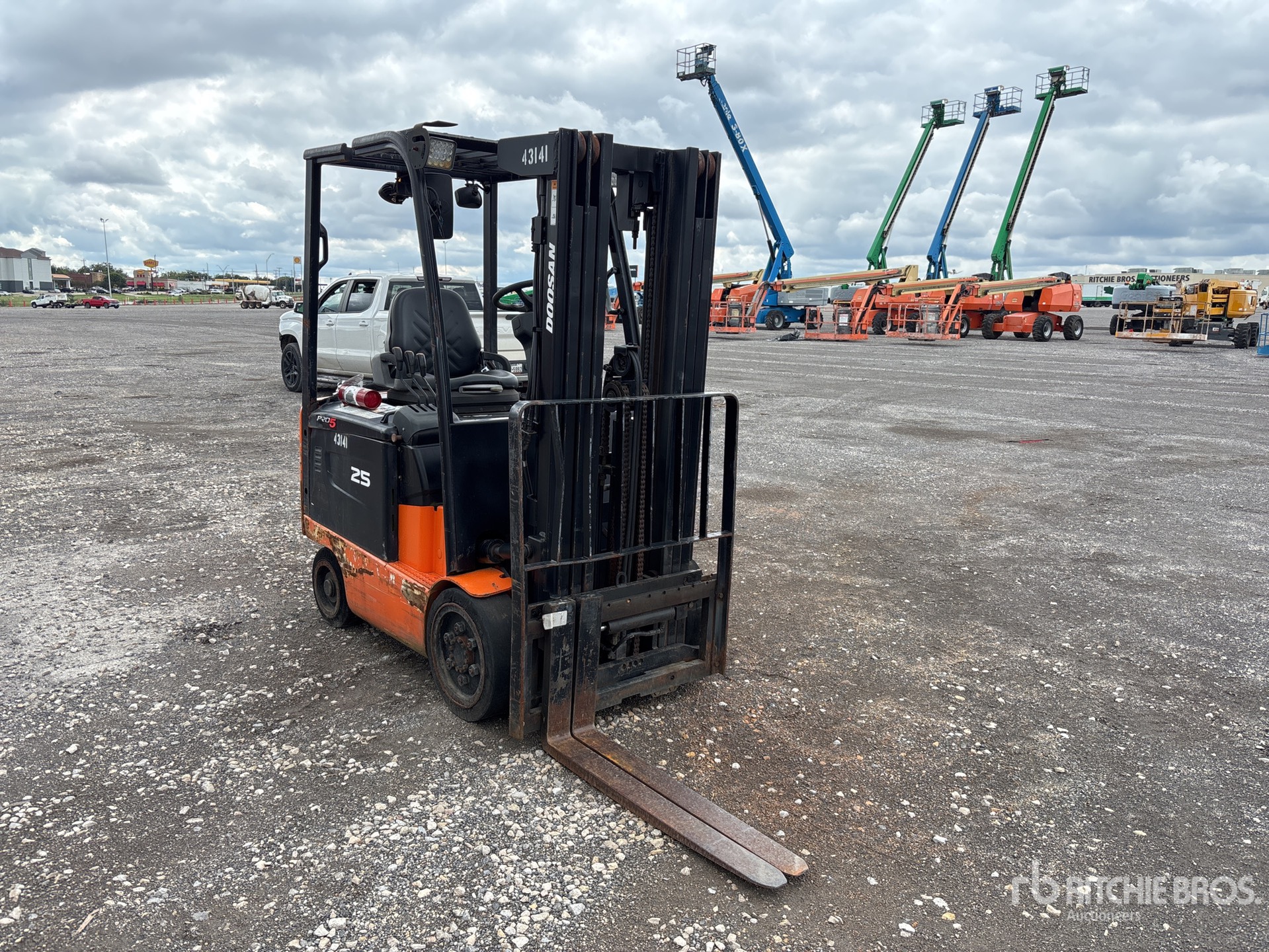 MONTACARGAS ELéCTRICO DOOSAN BC25S5