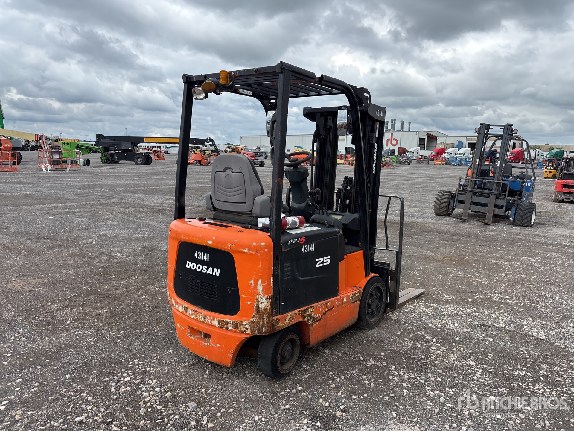 MONTACARGAS ELéCTRICO DOOSAN BC25S5