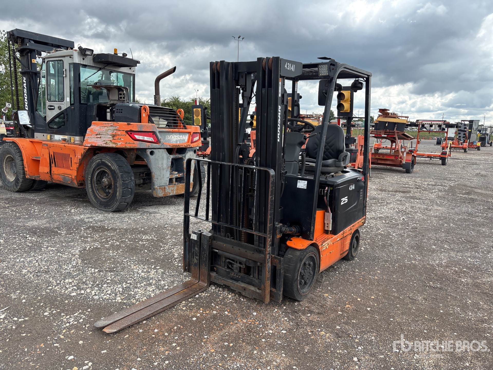 MONTACARGAS ELéCTRICO DOOSAN BC25S5