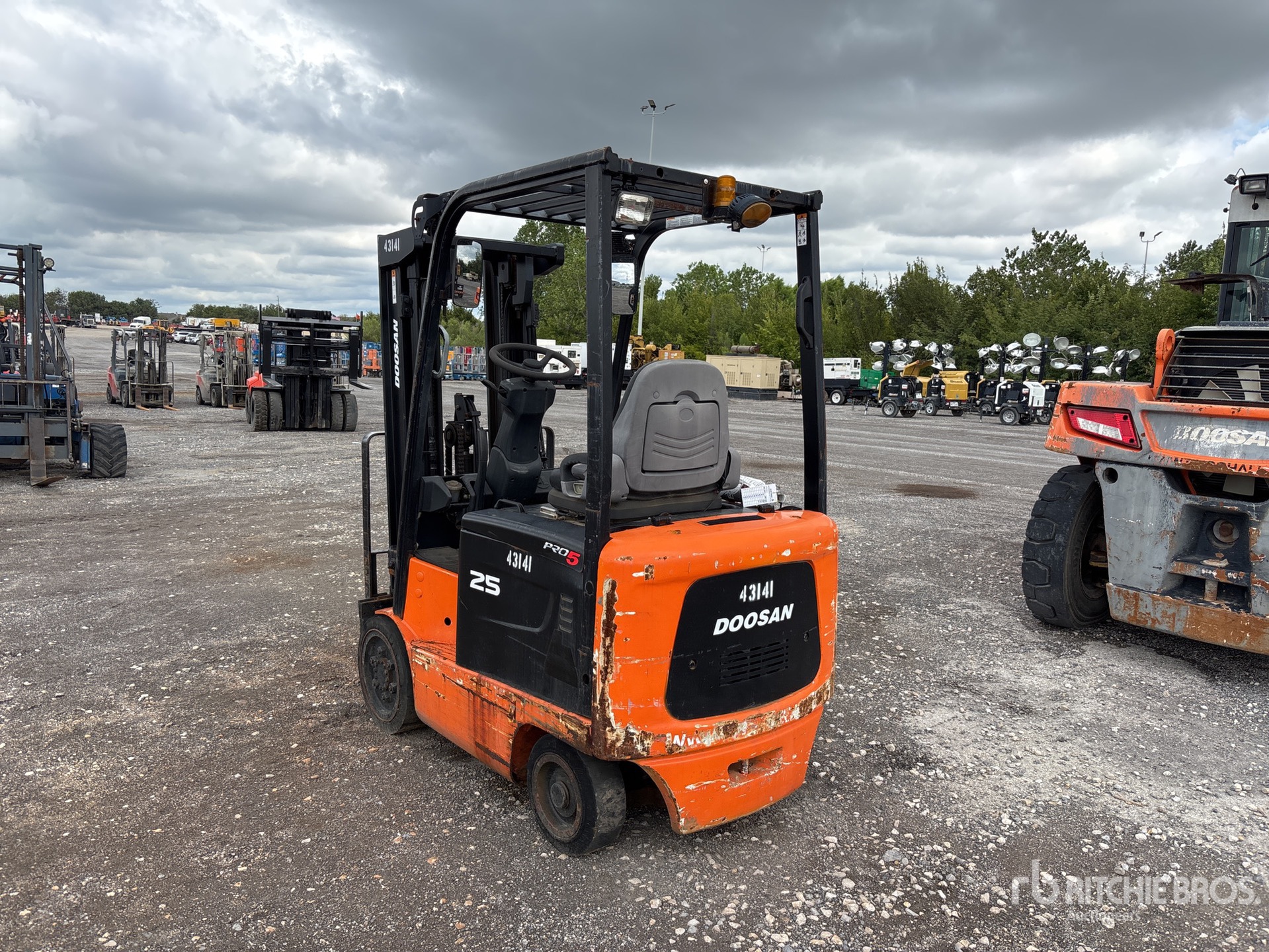MONTACARGAS ELéCTRICO DOOSAN BC25S5