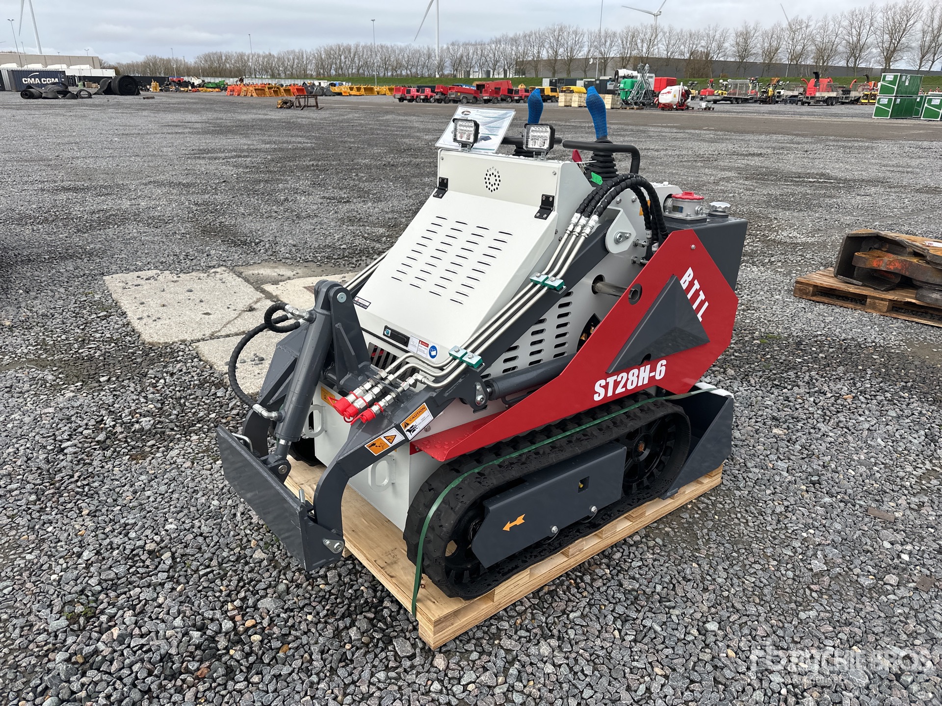 General Appearance with Picture, Left Front Corner