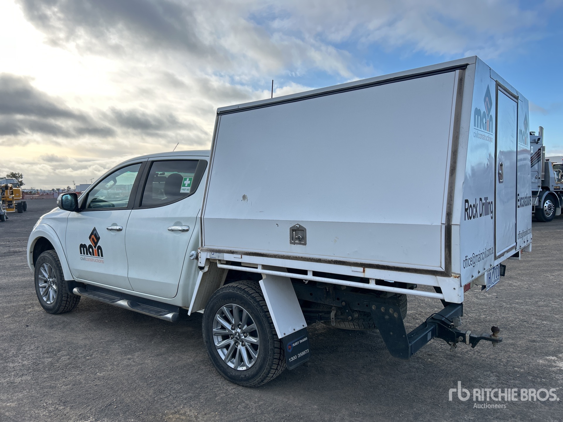 General Appearance with Picture, Right Rear Corner