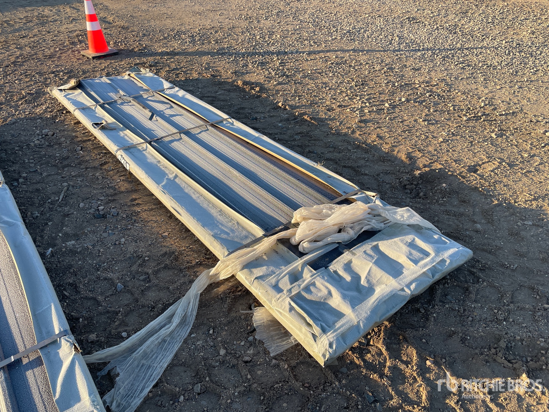 General Appearance with Bild, Ecke hinten rechts