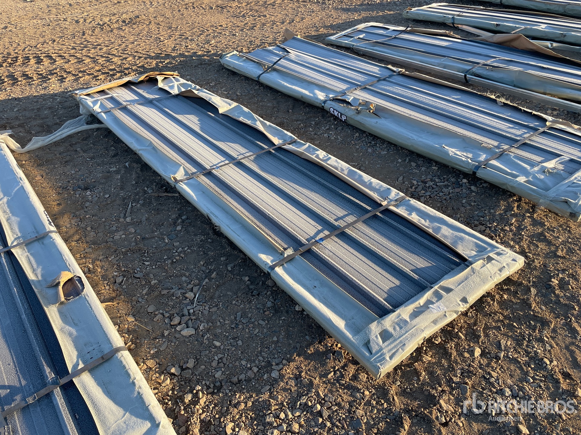 General Appearance with Bild, Ecke vorne links