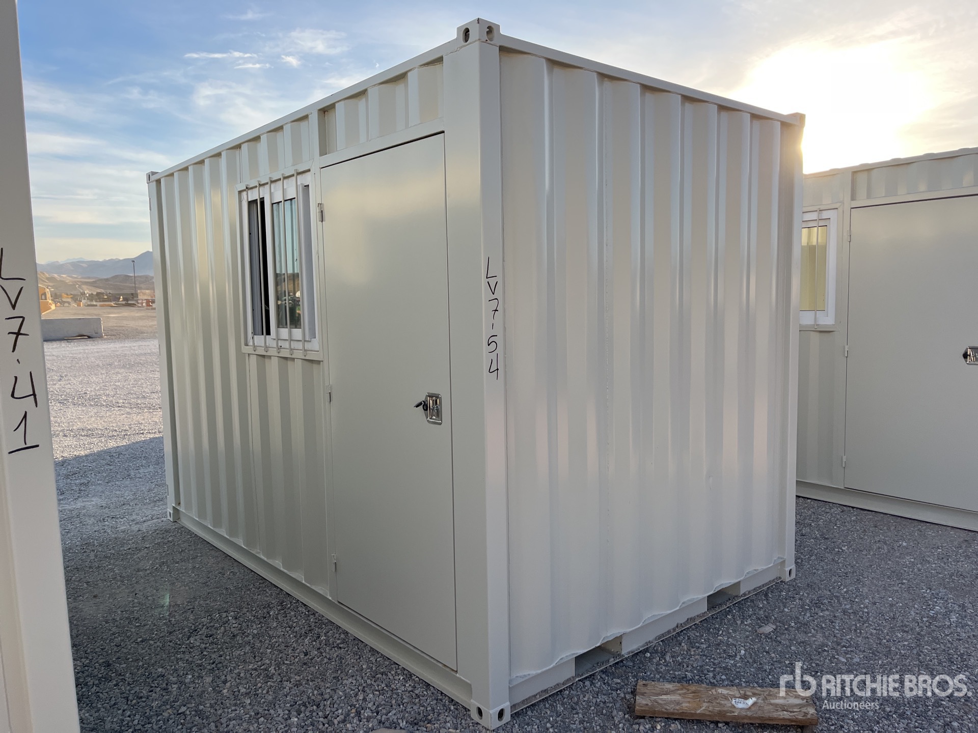 General Appearance with Picture, Left Rear Corner